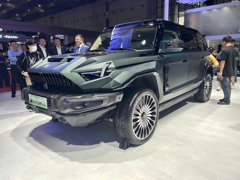 2025 Shanghai Auto Show：The Mengshi 917 Jiaolong Battle Armor long -Wheelbase Editionの価格は1.098百万元で、199ユニットに制限されています。