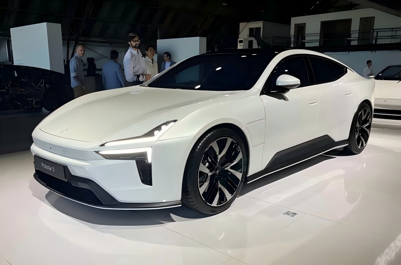 最高出力884馬力を発揮するポールスター5は、9月のミュンヘン国際モーターショーで正式デビューする予定。